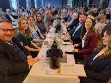 Weinmajestäten mit Staatssekretär