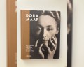 Dora Maar Portrait von Man Ray; auf dem Titel des Buches von Louise Baring