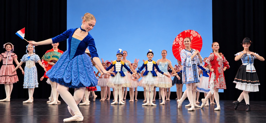 Die Juniorcompany Flics zeigt „Fairy Doll“ im Kleinen Haus des Theaters Münster. 